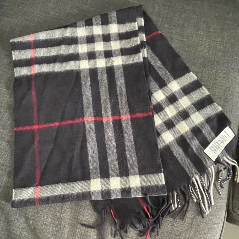 Burberry Giant Cashmere Scarf 🧣